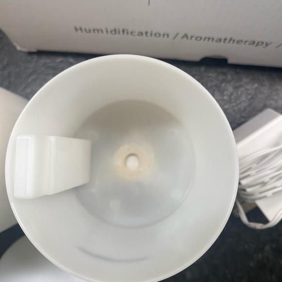 Essential Oil Diffuser - Picture 4 of 5